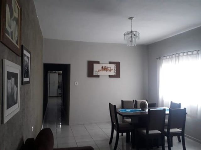Casa com 250m² 5 quartos e 6 banheiros, à venda, no bairro Jardim Cibele em Carapicuíba