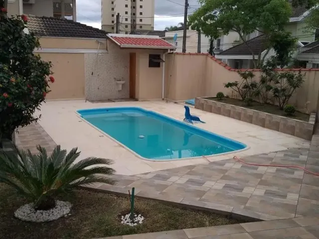 Casa com 392m² 3 quartos e 4 banheiros, à venda ou para alugar, no bairro Urbanova em São José Dos Campos