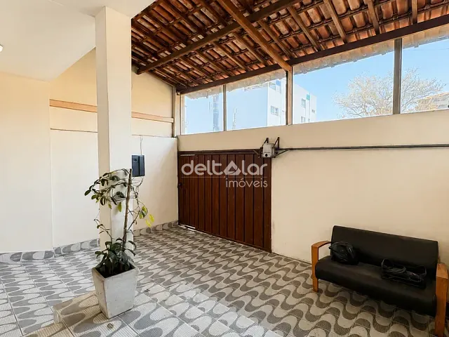 Casa com 306m² 3 quartos e 2 banheiros, à venda, no bairro Planalto em Belo Horizonte