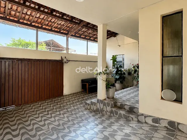 Casa com 306m² 3 quartos e 2 banheiros, à venda, no bairro Planalto em Belo Horizonte