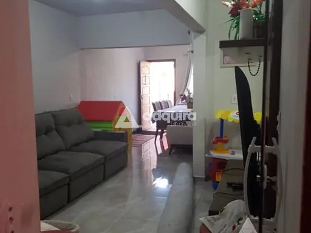 Sobrado 3 quartos e 3 banheiros, à venda, no bairro Uvaranas em Ponta Grossa