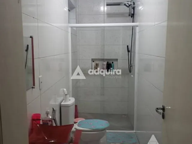 Sobrado 3 quartos e 3 banheiros, à venda, no bairro Uvaranas em Ponta Grossa