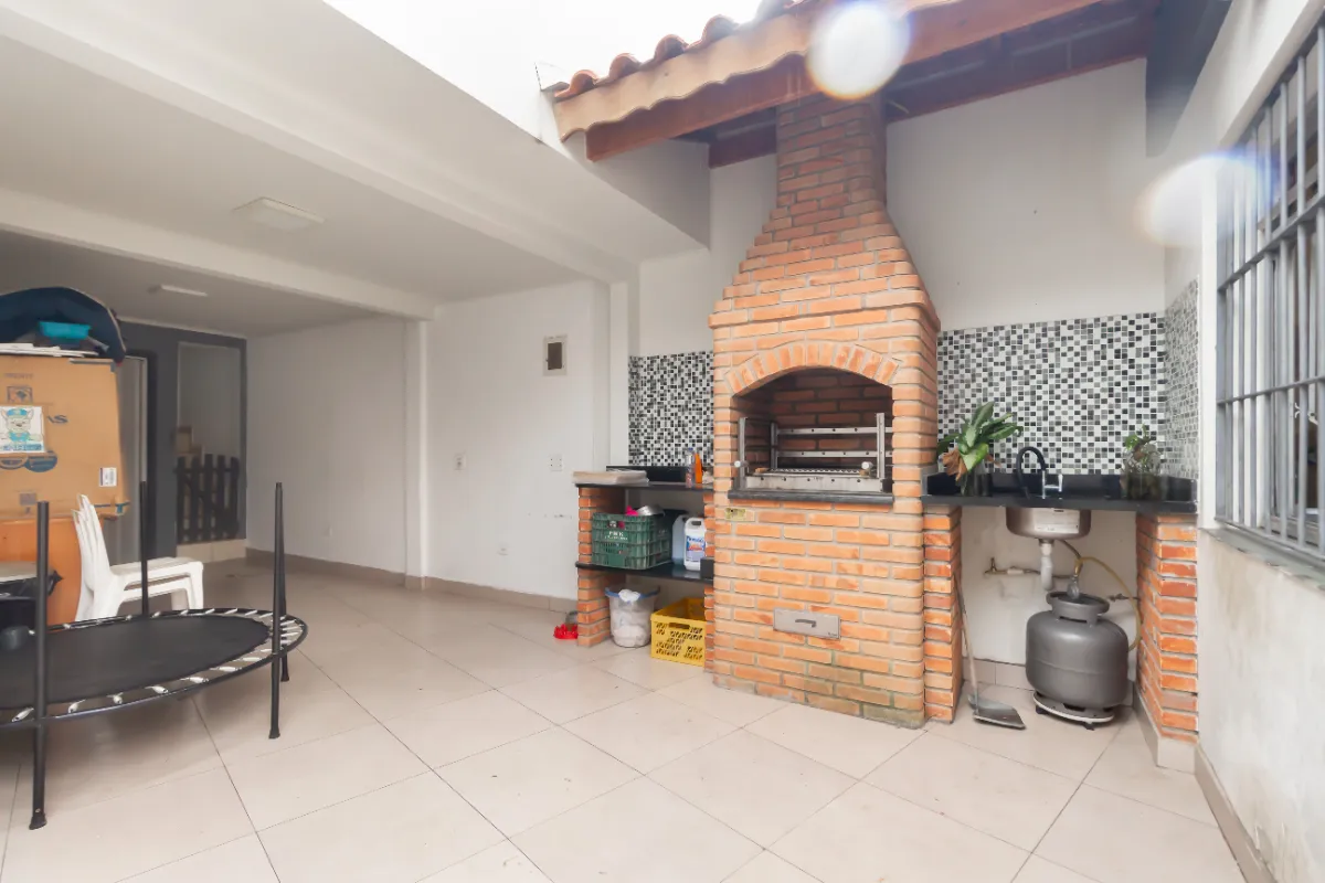 Casa para venda em Parque São Domingos com 3 quartos, sendo 3 suítes, 153m²
