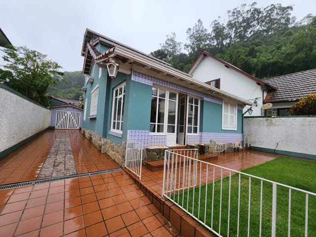 Casa com 309m² 4 quartos e 2 banheiros, à venda, no bairro Centro em Petrópolis