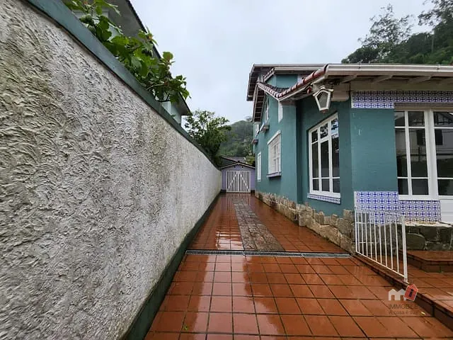 Casa com 309m² 4 quartos e 2 banheiros, à venda, no bairro Centro em Petrópolis