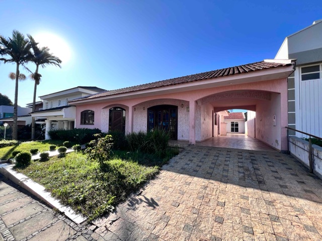 Casa à venda ou locação no Parque dos Príncipes com 3 quartos, 215 m²