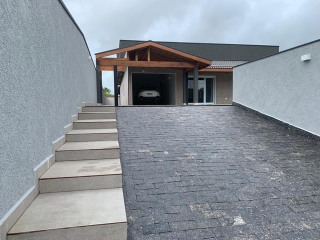 Casa com 760m² 4 quartos e 5 banheiros, à venda, no bairro Caixa D'água em Taubaté