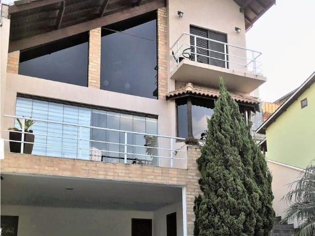 Casa com 300m² 3 quartos e 2 banheiros, à venda, no bairro Parque Nova Jandira em Jandira