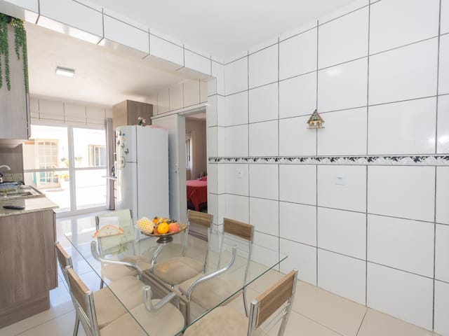 Casa 3 quartos e 2 banheiros, à venda, no bairro Umuharama em Pelotas