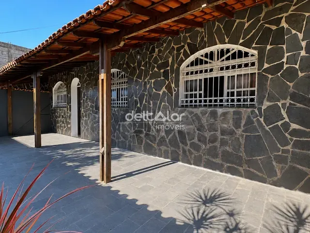 Casa com 110m² 4 quartos e 1 banheiro, para alugar, no bairro Floramar em Belo Horizonte