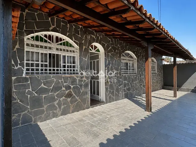 Casa com 110m² 4 quartos e 1 banheiro, para alugar, no bairro Floramar em Belo Horizonte
