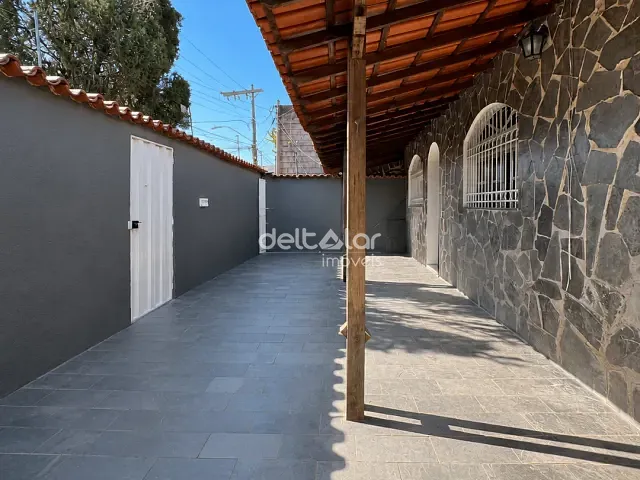 Casa com 110m² 4 quartos e 1 banheiro, para alugar, no bairro Floramar em Belo Horizonte