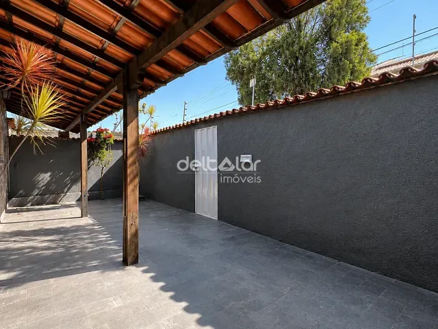 Casa com 110m² 4 quartos e 1 banheiro, para alugar, no bairro Floramar em Belo Horizonte