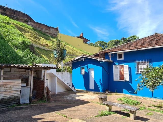 Casa com 1053m² 4 quartos e 1 banheiro, à venda, no bairro Castelanea em Petrópolis