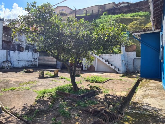 Casa com 1053m² 4 quartos e 1 banheiro, à venda, no bairro Castelanea em Petrópolis