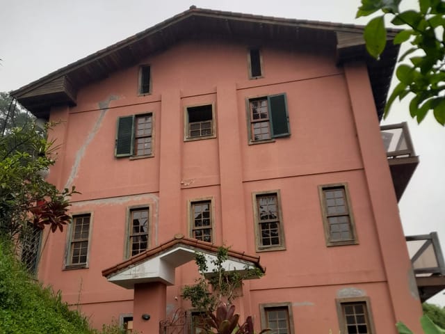 Casa com 834m² 5 quartos e 1 banheiro, à venda ou para alugar, no bairro Centro em Petrópolis