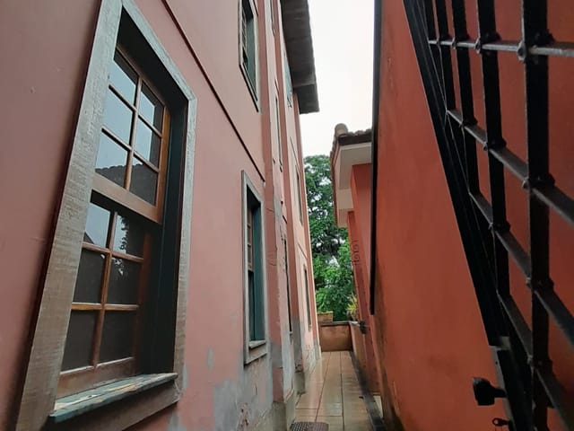 Casa com 834m² 5 quartos e 1 banheiro, à venda ou para alugar, no bairro Centro em Petrópolis