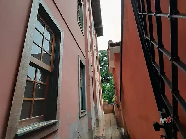 Casa com 834m² 5 quartos e 1 banheiro, à venda, no bairro Centro em Petrópolis