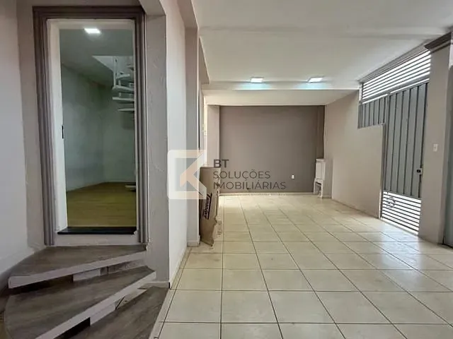 Casa com 135m² 3 quartos e 2 banheiros, à venda ou para alugar, no bairro Lauro Bueno de Camargo em Indaiatuba