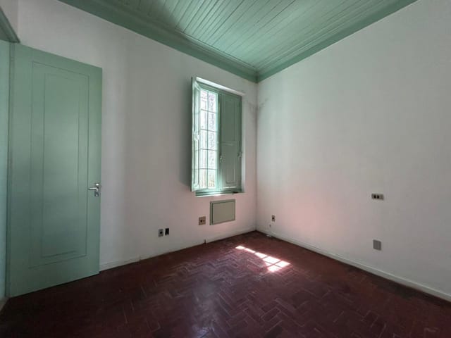 Casa com 180m² 2 quartos e 2 banheiros, à venda, no bairro Centro em Pelotas