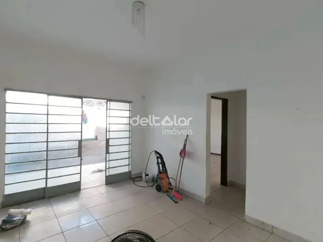 Casa com 120m² 3 quartos e 1 banheiro, para alugar, no bairro Candelária em Belo Horizonte