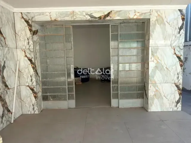 Casa com 120m² 3 quartos e 1 banheiro, para alugar, no bairro Candelária em Belo Horizonte