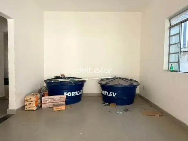 Casa com 120m² 3 quartos e 1 banheiro, para alugar, no bairro Candelária em Belo Horizonte