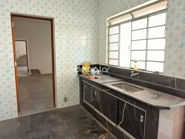 Casa com 120m² 3 quartos e 1 banheiro, para alugar, no bairro Candelária em Belo Horizonte