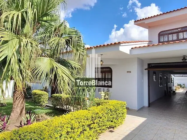 Casa com 462m² 4 quartos e 4 banheiros, à venda, no bairro Jardim Carvalho em Ponta Grossa