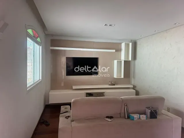 Casa com 211m² 3 quartos e 2 banheiros, para alugar, no bairro Céu Azul em Belo Horizonte
