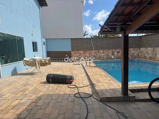 Casa com 525m² 5 quartos e 3 banheiros, à venda, no bairro Céu Azul em Belo Horizonte