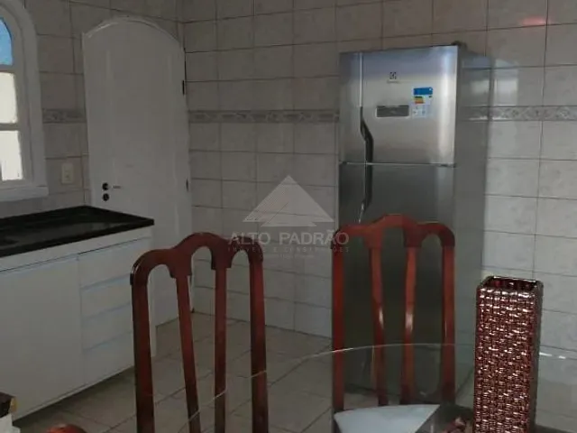 Casa com 400m² 4 quartos e 2 banheiros, à venda, no bairro Vila Assis Brasil em Mauá