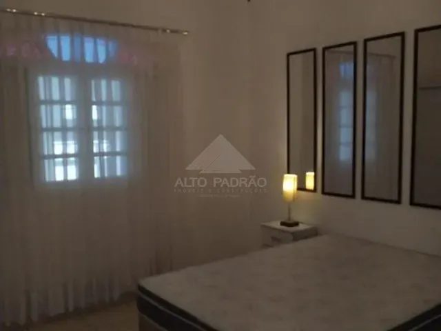 Casa com 400m² 4 quartos e 2 banheiros, à venda, no bairro Vila Assis Brasil em Mauá