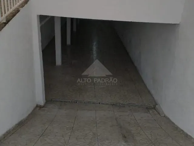 Casa com 400m² 4 quartos e 2 banheiros, à venda, no bairro Vila Assis Brasil em Mauá