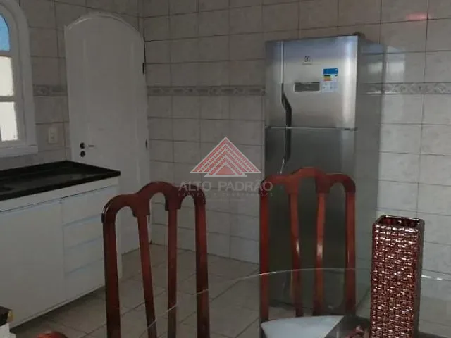 Casa com 400m² 4 quartos e 2 banheiros, à venda, no bairro Vila Assis Brasil em Mauá