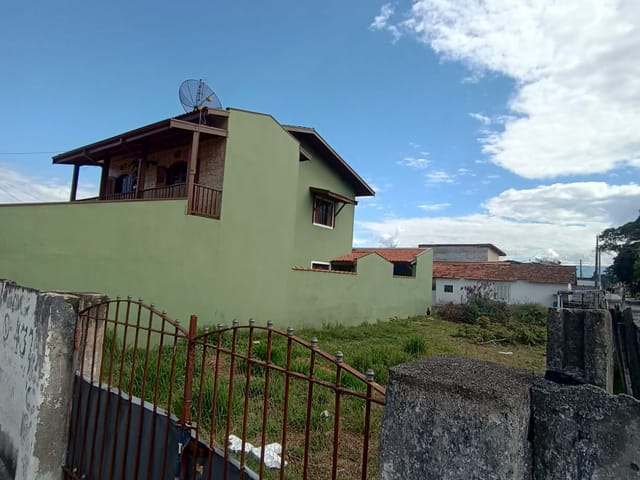 Casa com 200m² 4 quartos e 3 banheiros, à venda, no bairro Jardim Cristina em Pindamonhangaba