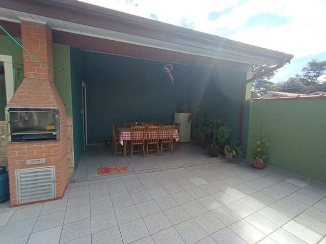 Casa com 200m² 4 quartos e 3 banheiros, à venda, no bairro Jardim Cristina em Pindamonhangaba