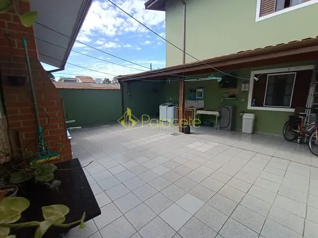 Casa com 200m² 4 quartos e 3 banheiros, à venda, no bairro Jardim Cristina em Pindamonhangaba