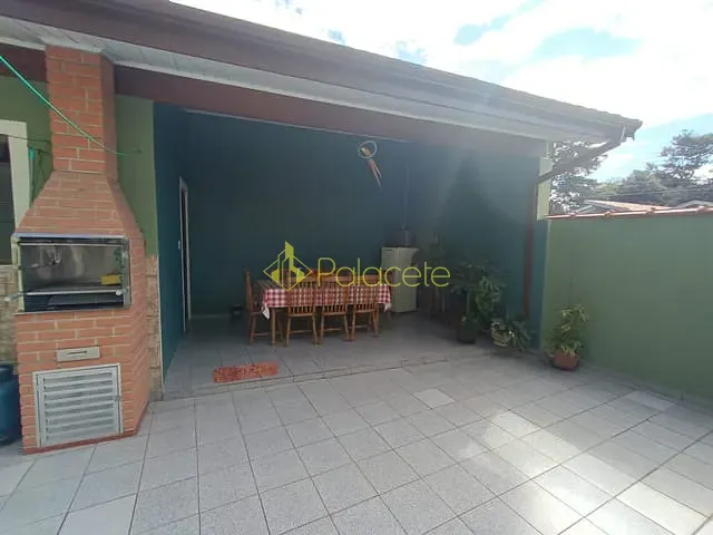 Casa com 200m² 4 quartos e 3 banheiros, à venda, no bairro Jardim Cristina em Pindamonhangaba