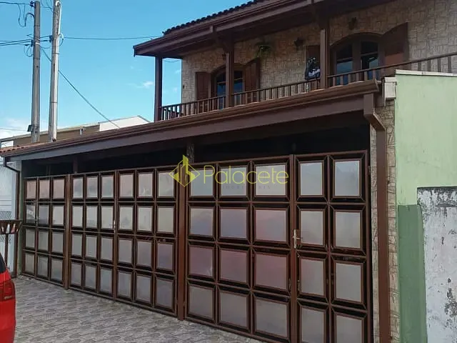 Casa com 200m² 4 quartos e 3 banheiros, à venda, no bairro Jardim Cristina em Pindamonhangaba