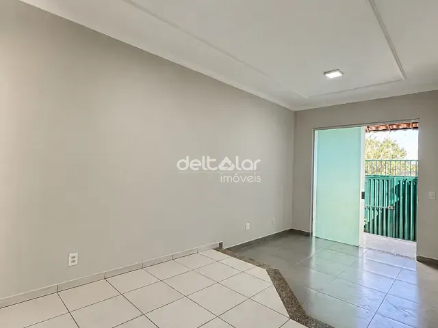 Casa com 180m² 3 quartos e 2 banheiros, para alugar, no bairro Santa Mônica em Belo Horizonte