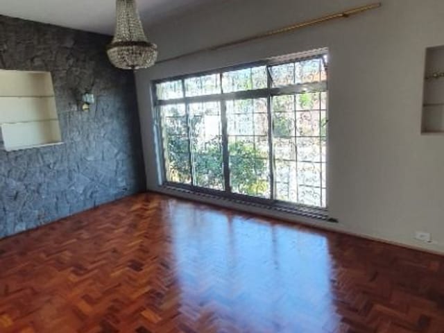 Casa com 330m² 3 quartos e 2 banheiros, para alugar, no bairro Jardim das Bandeiras em São Paulo