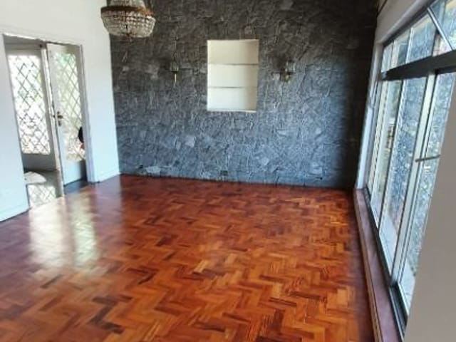 Casa com 330m² 3 quartos e 2 banheiros, para alugar, no bairro Jardim das Bandeiras em São Paulo