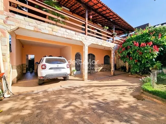 Casa com 365m² 4 quartos e 4 banheiros, à venda, no bairro Santa Mônica em Belo Horizonte