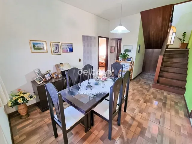 Casa com 365m² 4 quartos e 4 banheiros, à venda, no bairro Santa Mônica em Belo Horizonte
