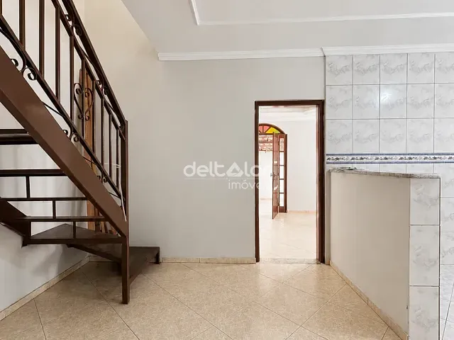 Casa com 360m² 4 quartos e 3 banheiros, para alugar, no bairro Planalto em Belo Horizonte