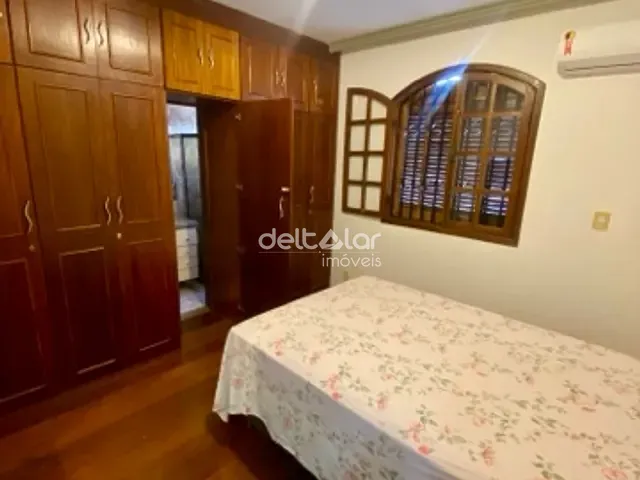 Casa com 112m² 3 quartos e 2 banheiros, para alugar, no bairro Planalto em Belo Horizonte