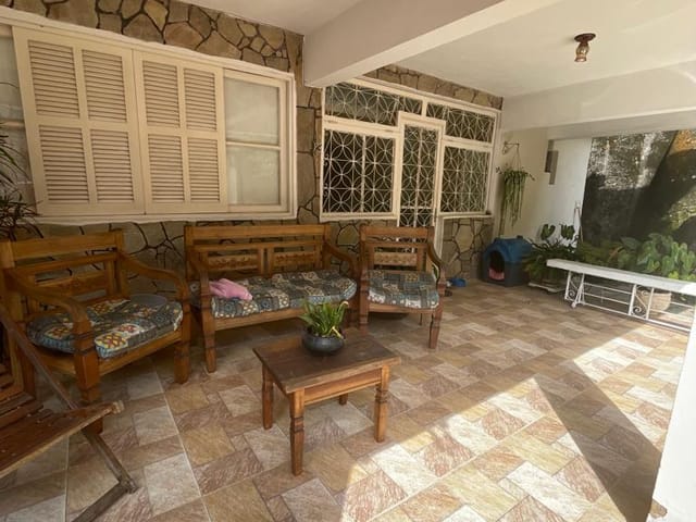 Casa 3 quartos e 1 banheiro, à venda, no bairro Corrêas em Petrópolis