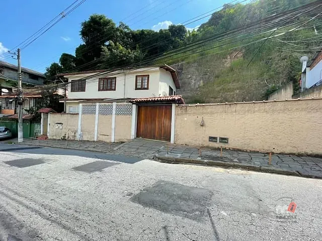 Casa 3 quartos e 1 banheiro, à venda, no bairro Corrêas em Petrópolis