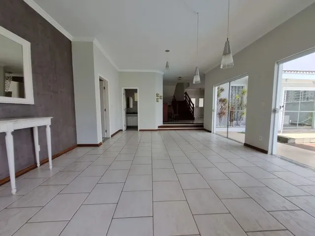 Casa com 658m² 4 quartos e 4 banheiros, à venda ou para alugar, no bairro Urbanova em São José Dos Campos